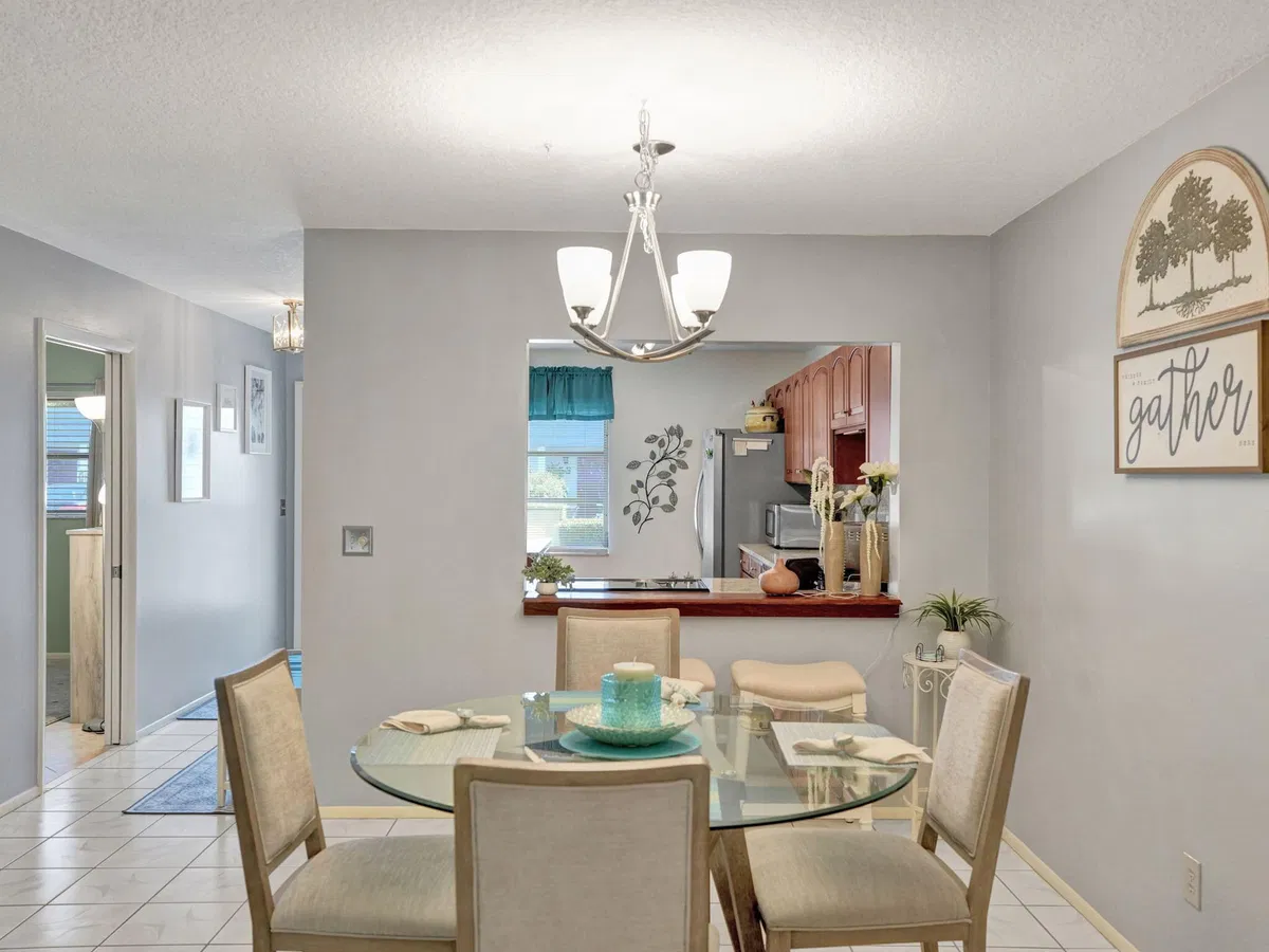 Unit 48 photo 16