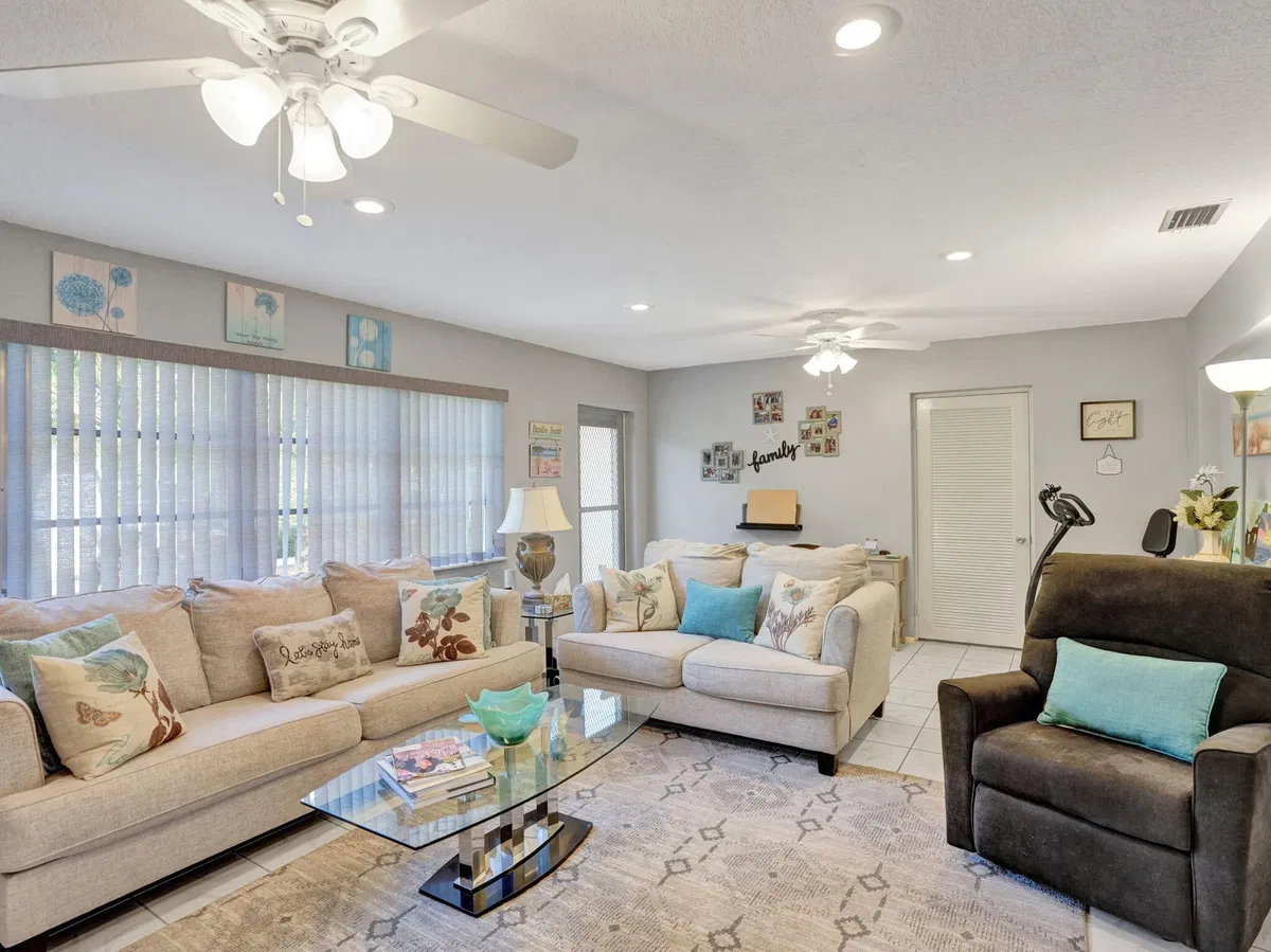 Unit 48 photo 31