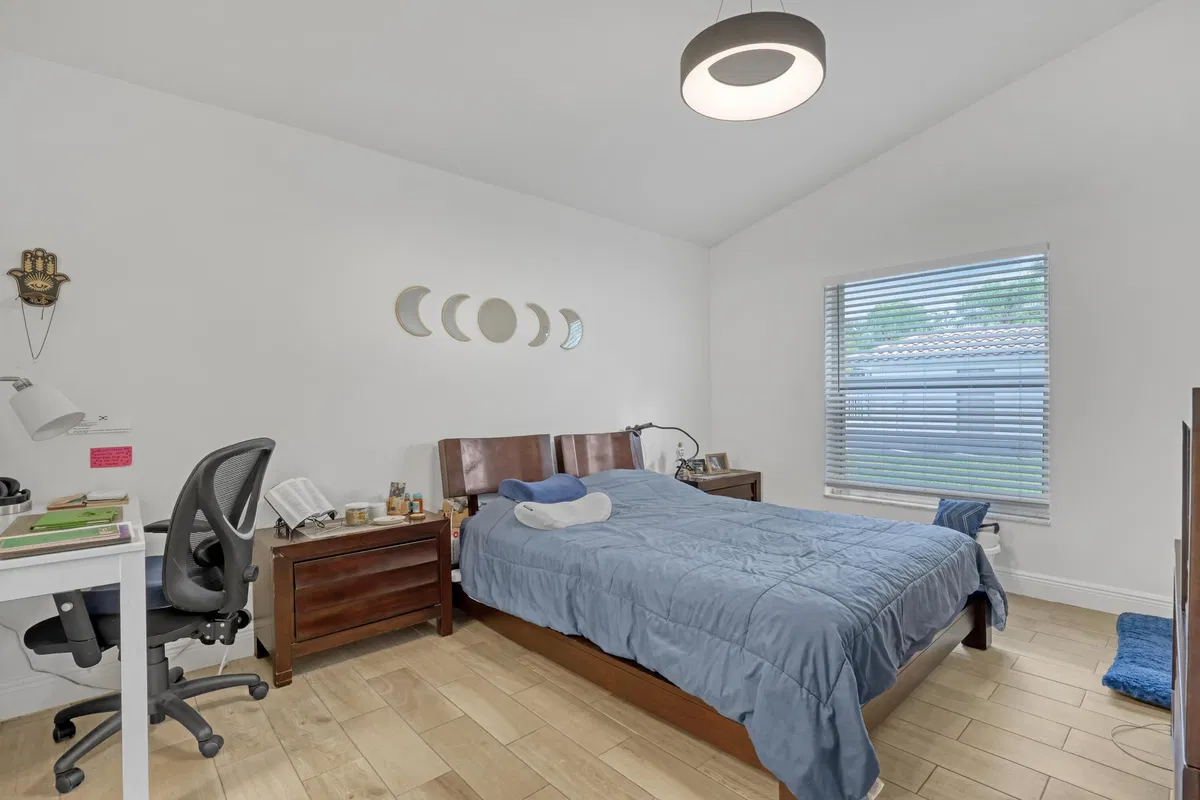 Residence photo 16