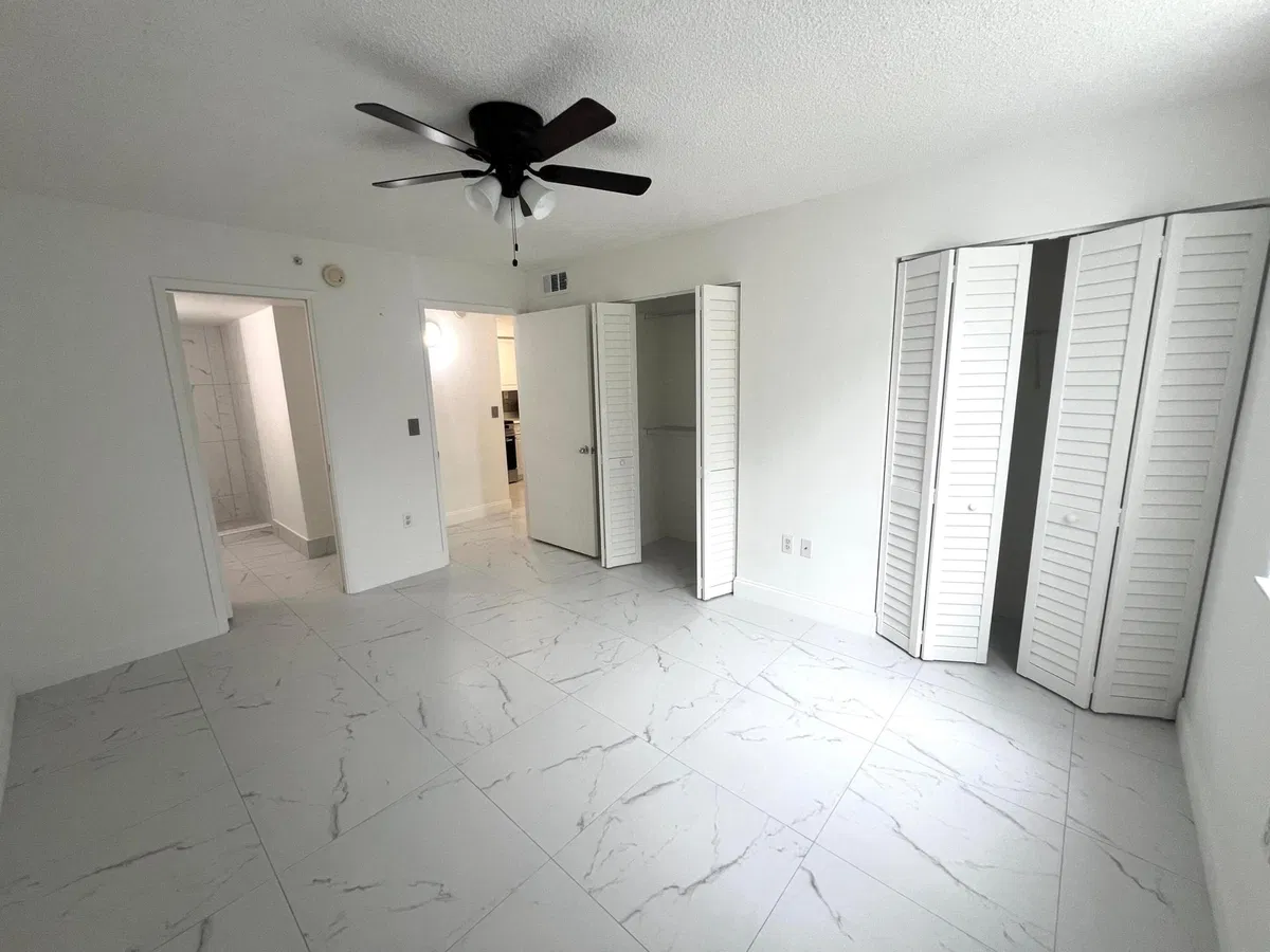 Unit 107 photo 10