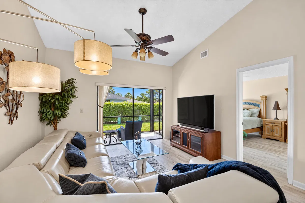  Residence photo 16