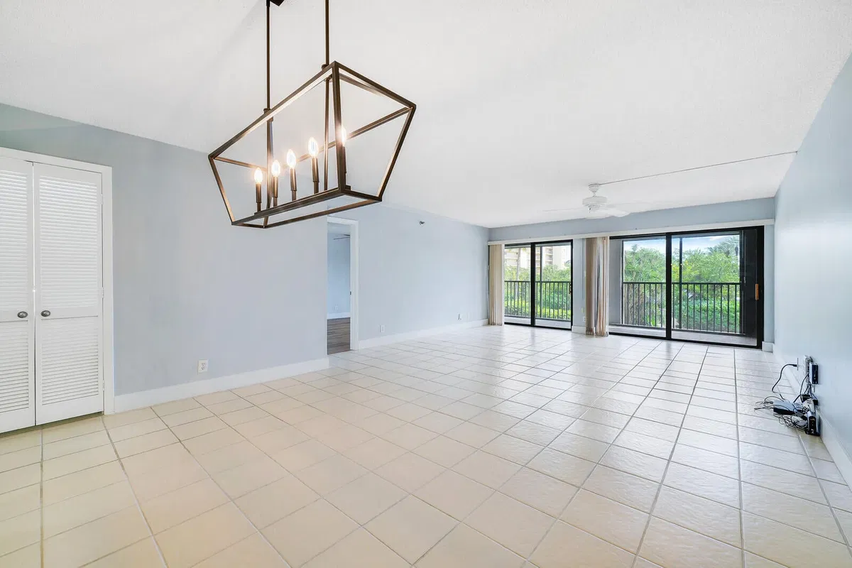 Unit 207 photo 16