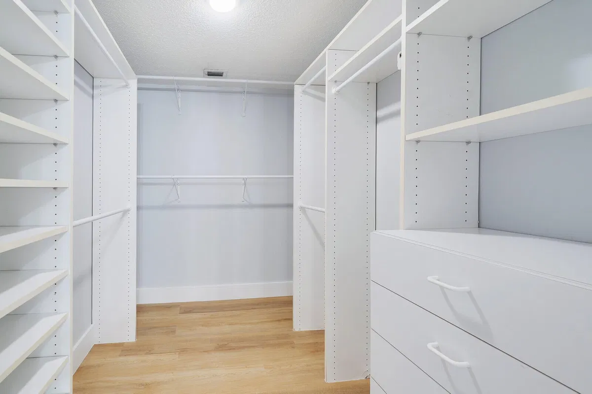 Unit 207 photo 22