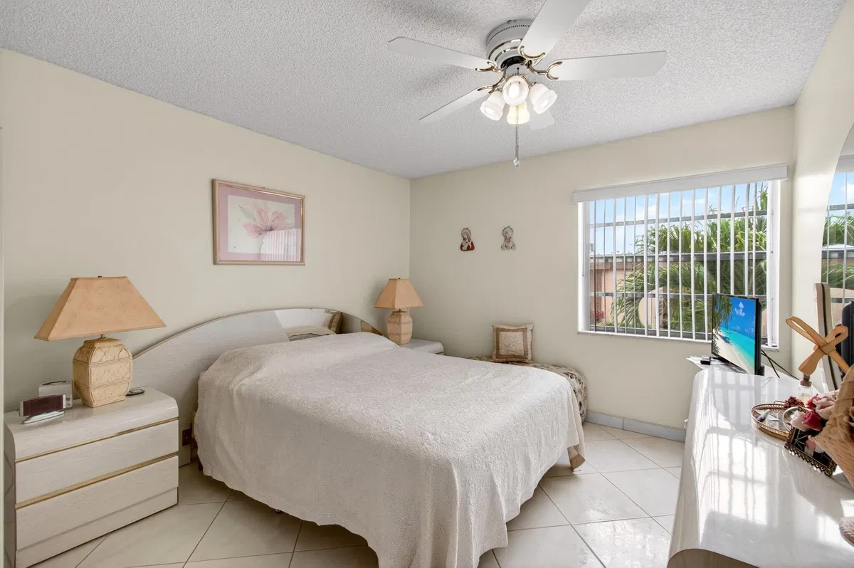 Residence photo 19