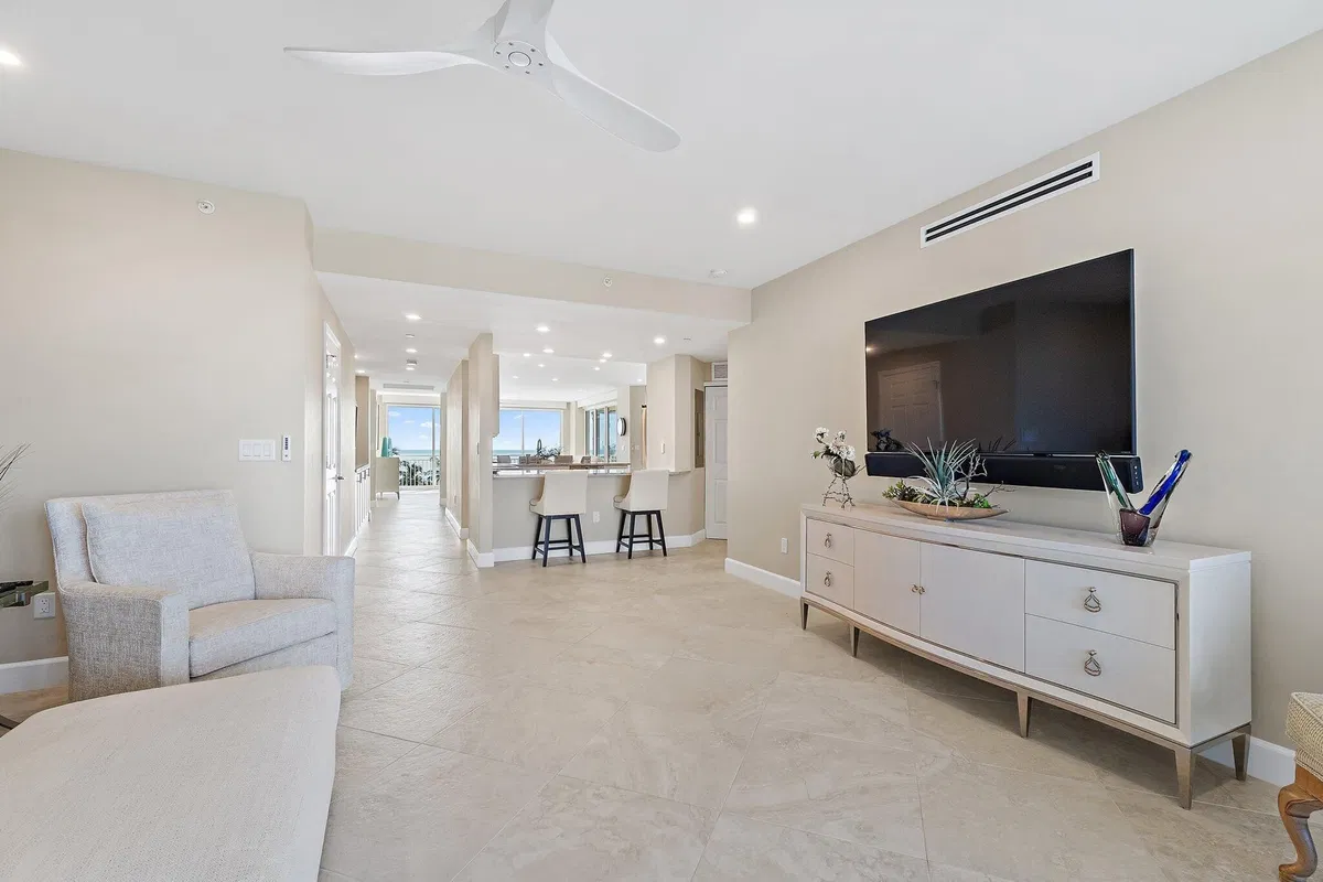 Unit 151 photo 16