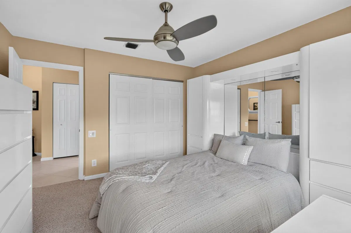 Residence photo 16
