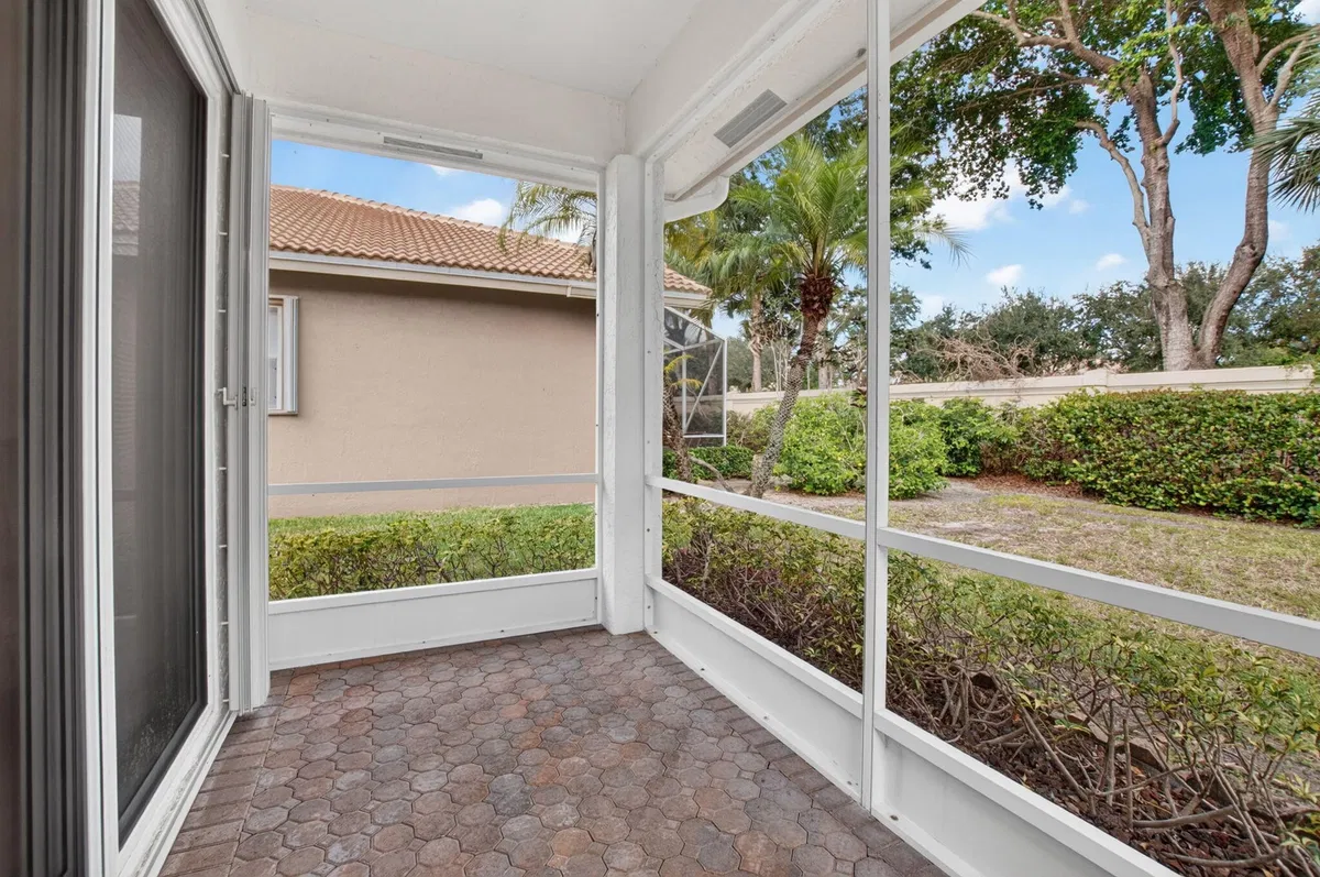 Residence photo 82