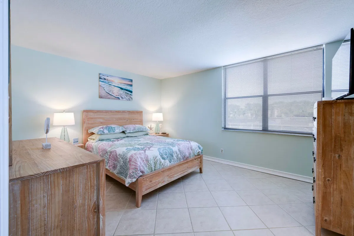 Unit 209 photo 7