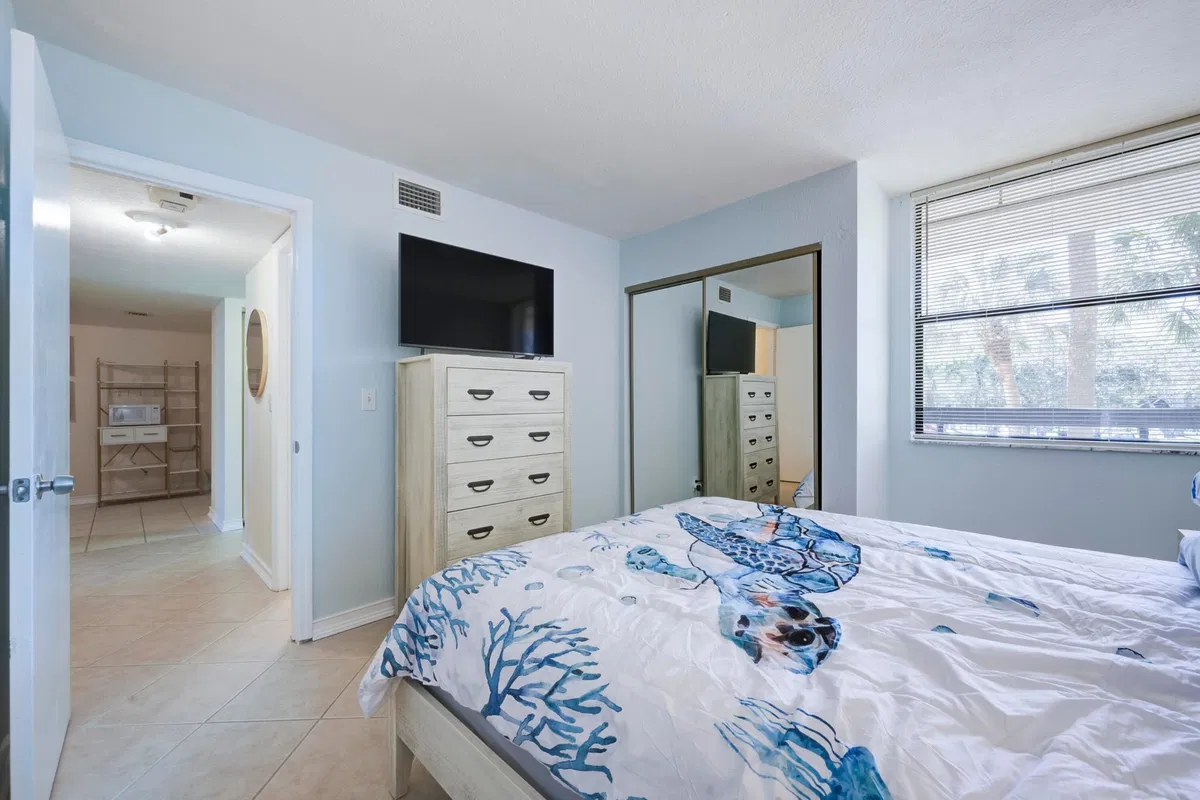 Unit 209 photo 16