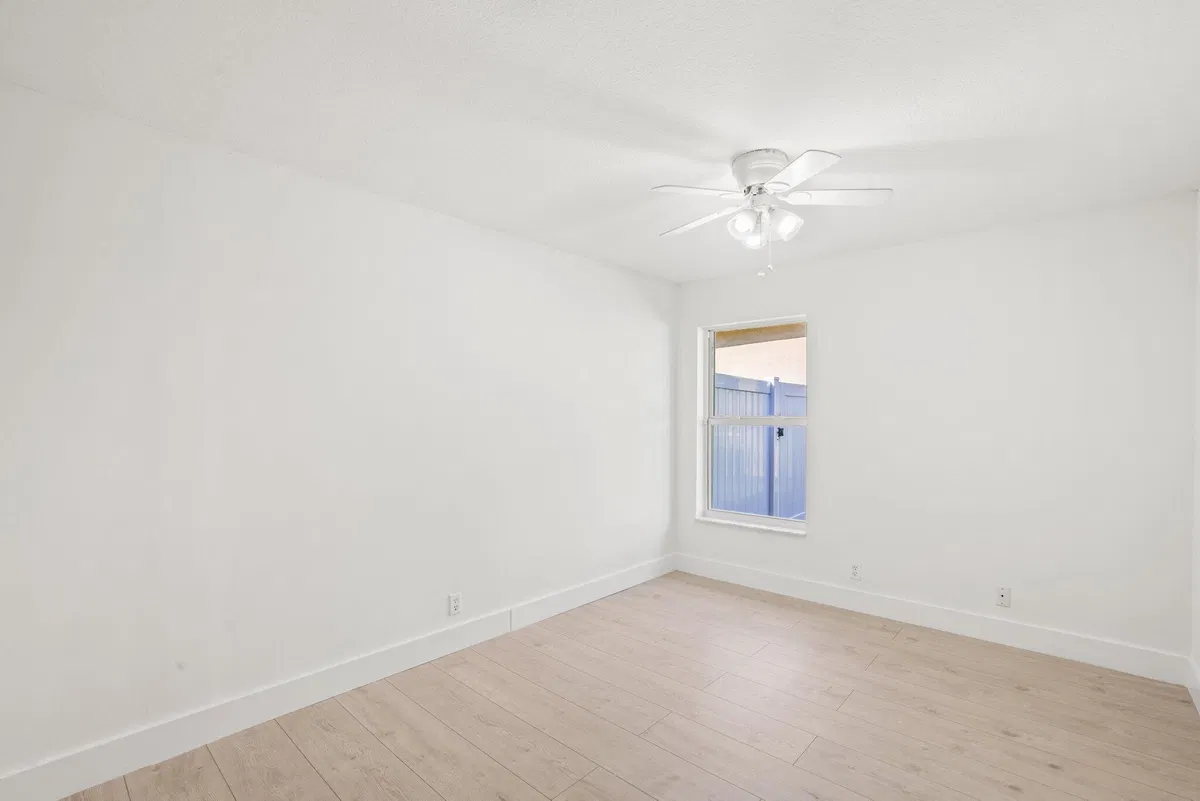 Residence photo 25
