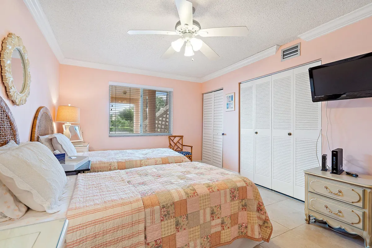 Unit B102 photo 22