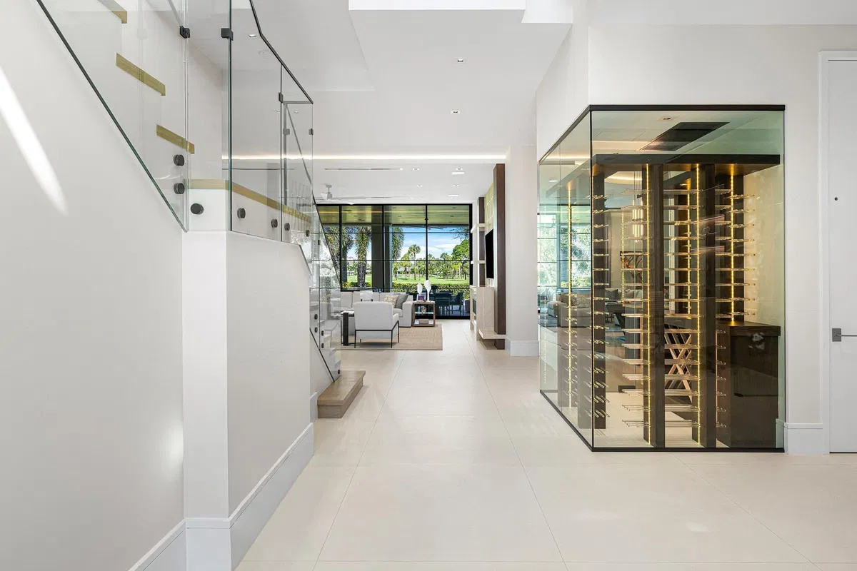 Royal Palm Yacht and Country Club Residence photo 7