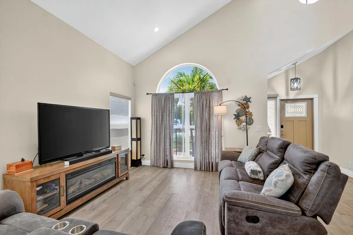  Residence photo 7
