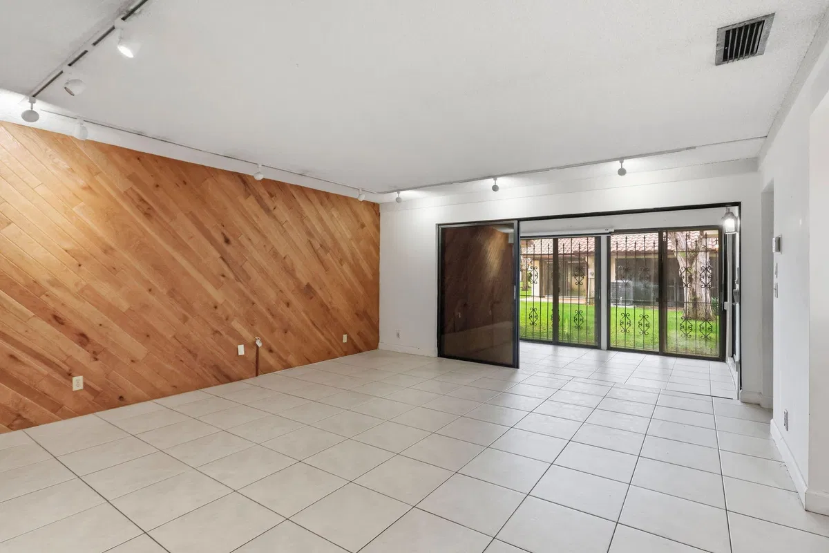 Residence photo 4