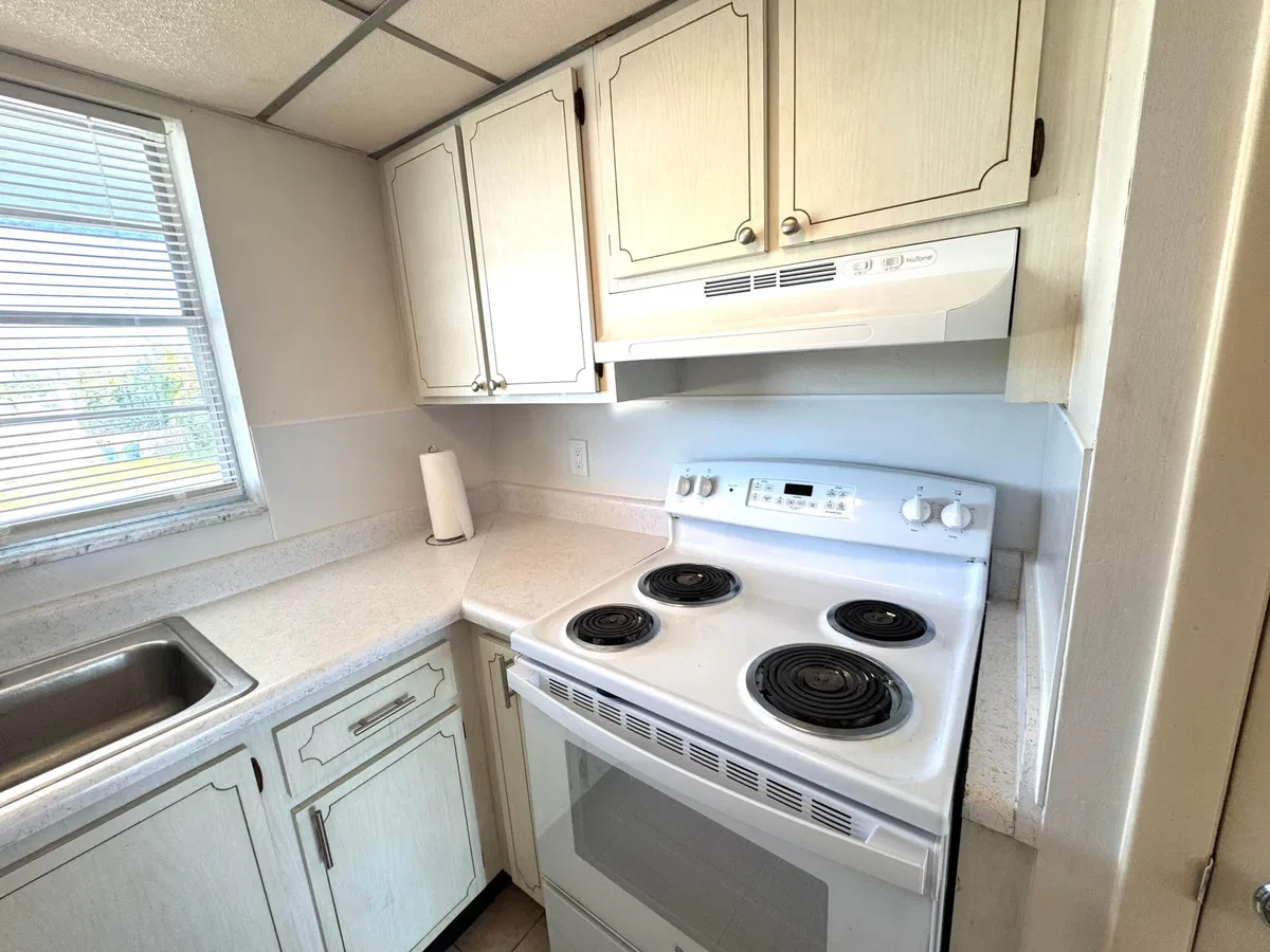 Unit 24 photo 16