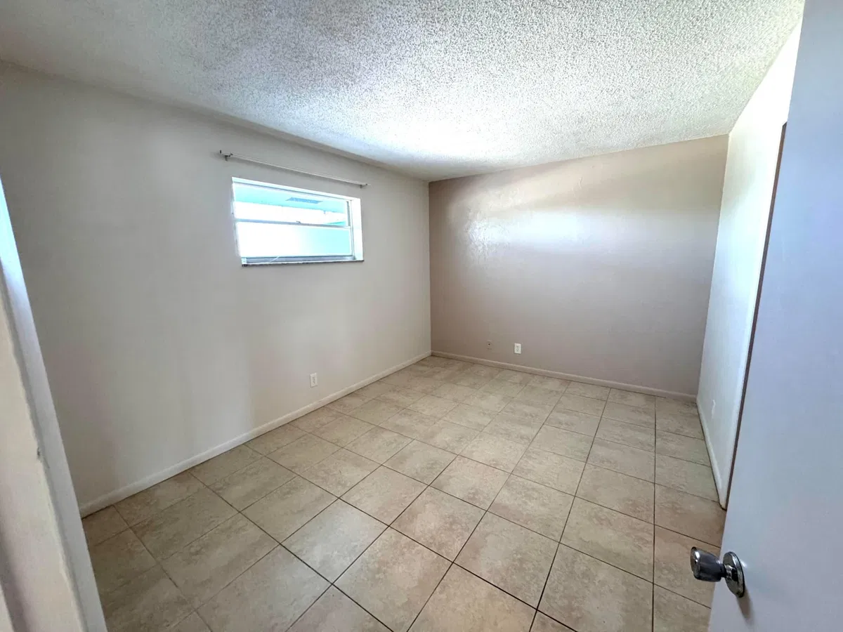 Unit 24 photo 19