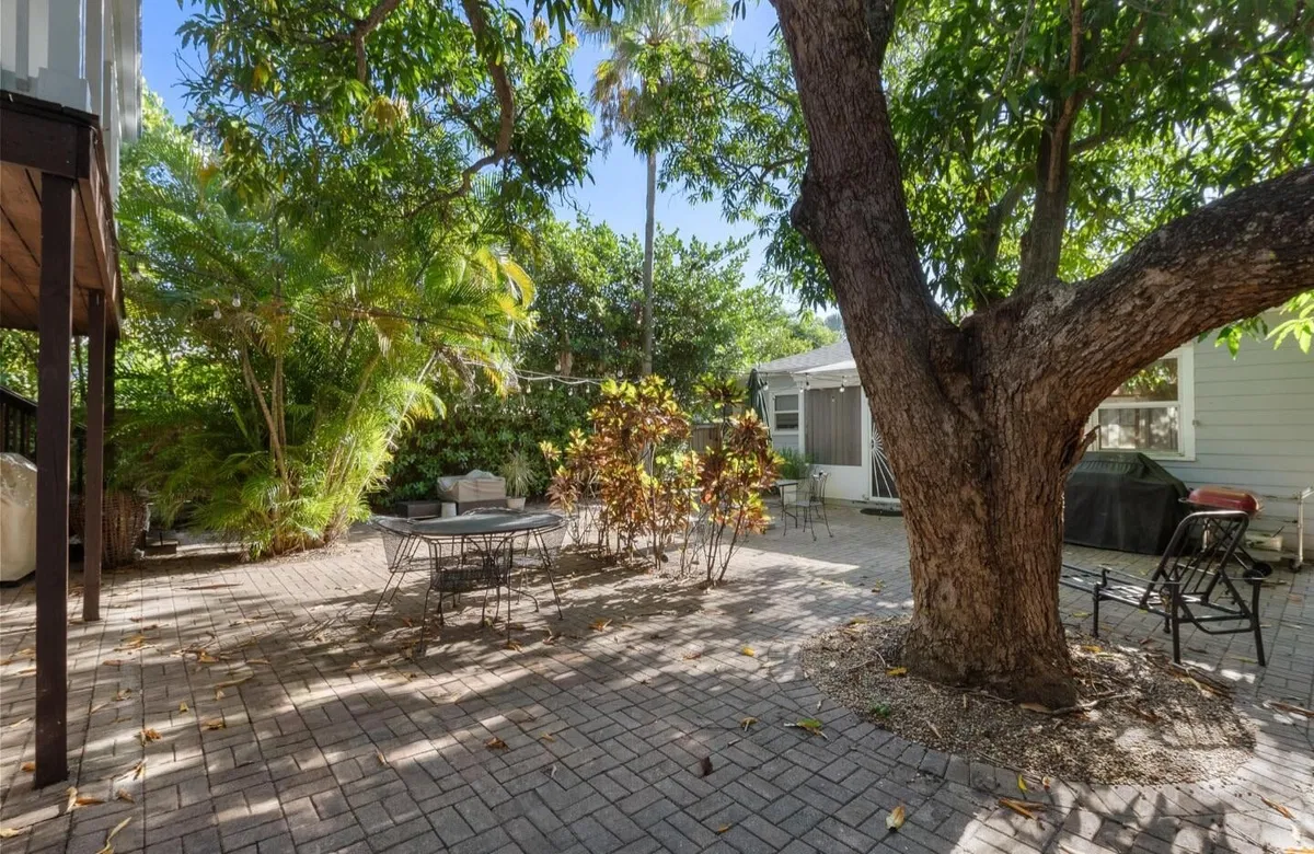 Residence photo 16