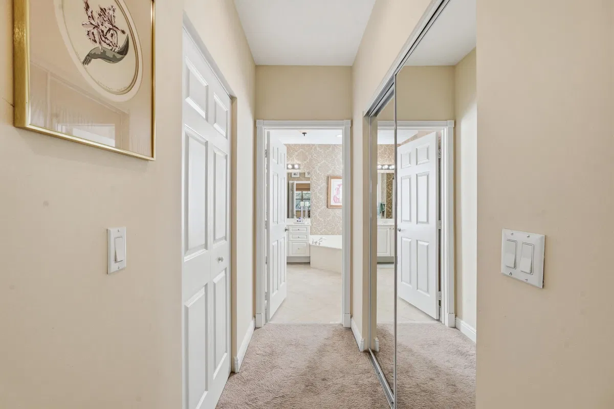 Residence photo 25