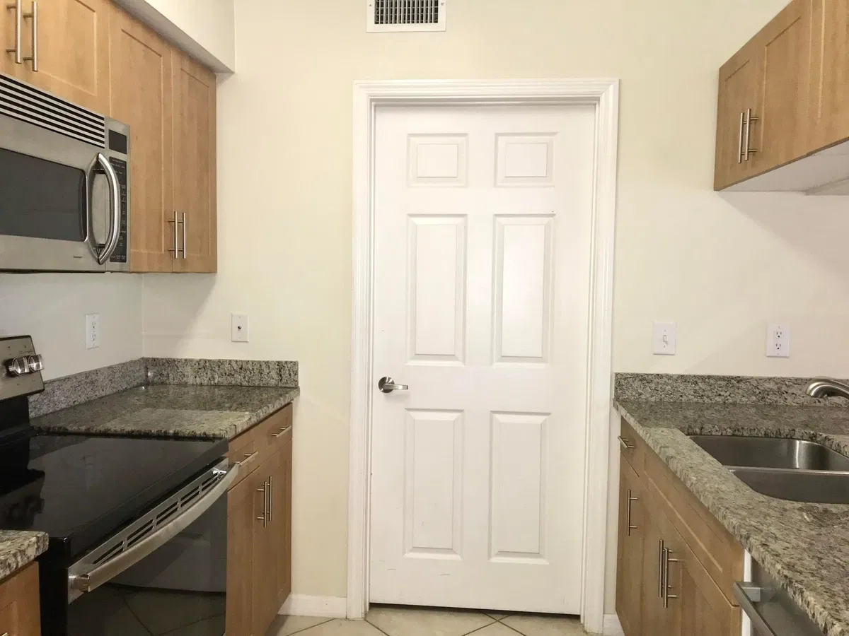 Unit 107 photo 10