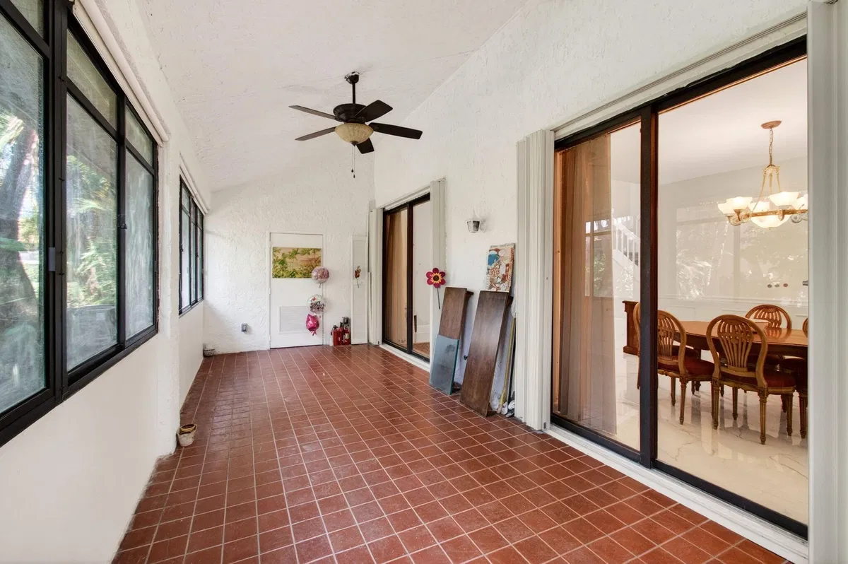 Residence photo 31