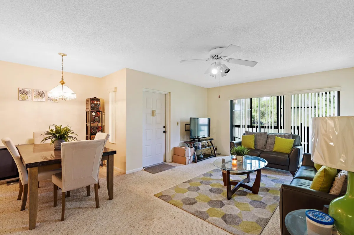 Residence photo 4