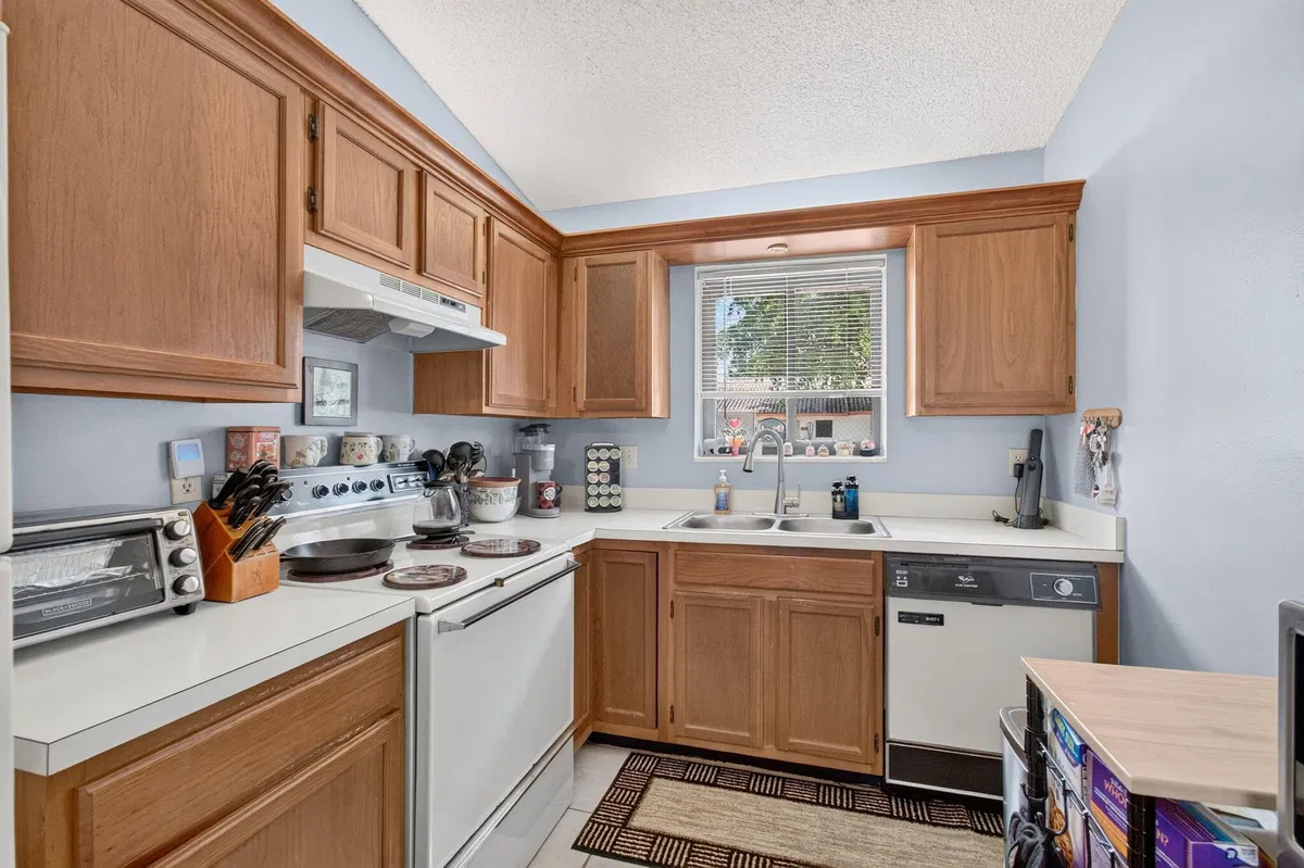 Unit 208 photo 13