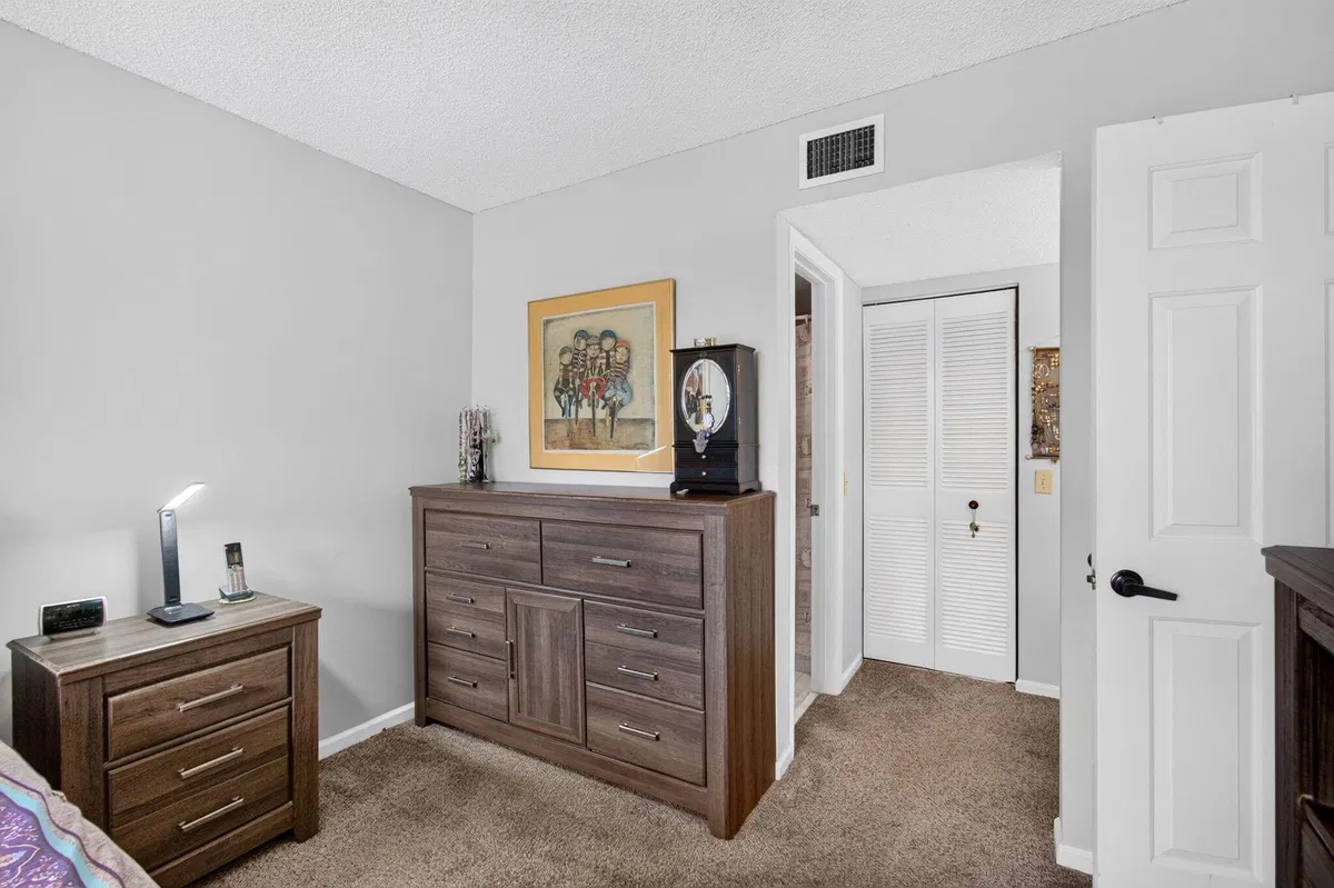 Unit 208 photo 25