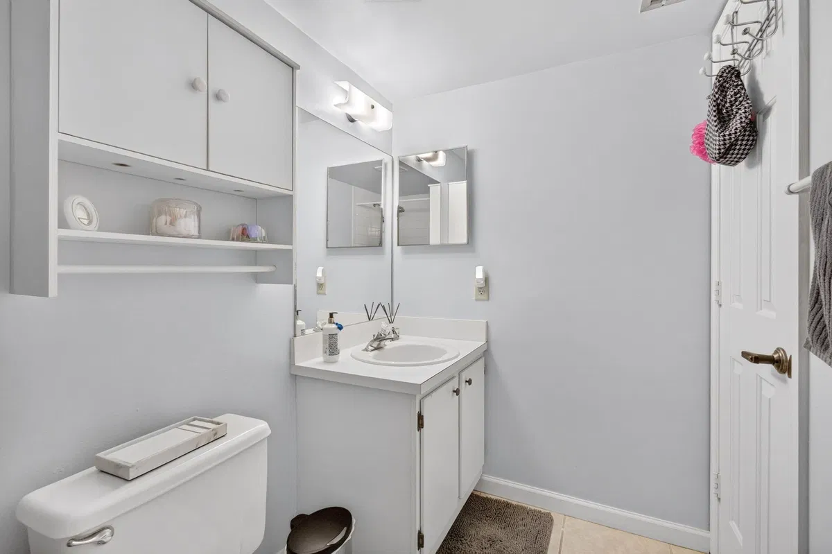 Unit 208 photo 37