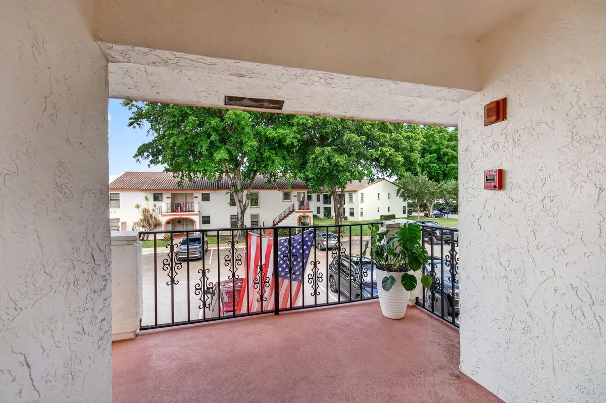 Unit 208 photo 46