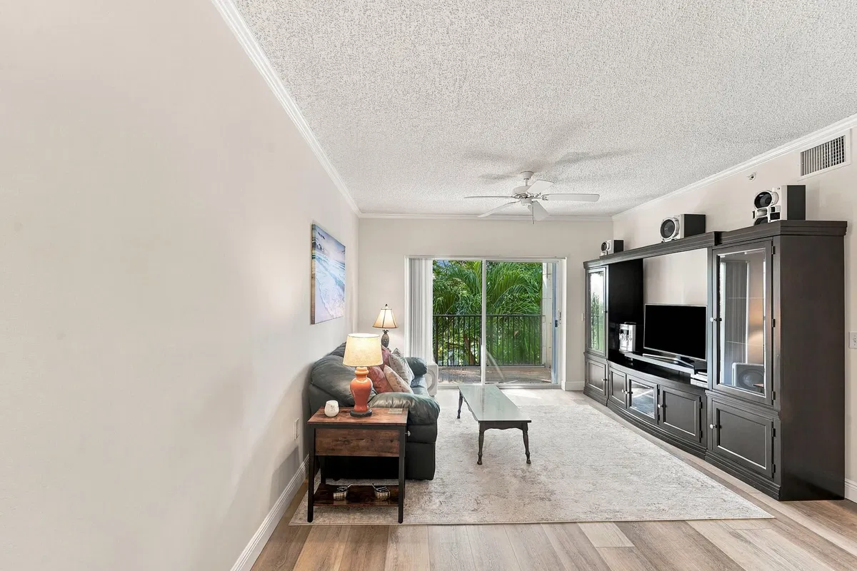 Residence photo 4