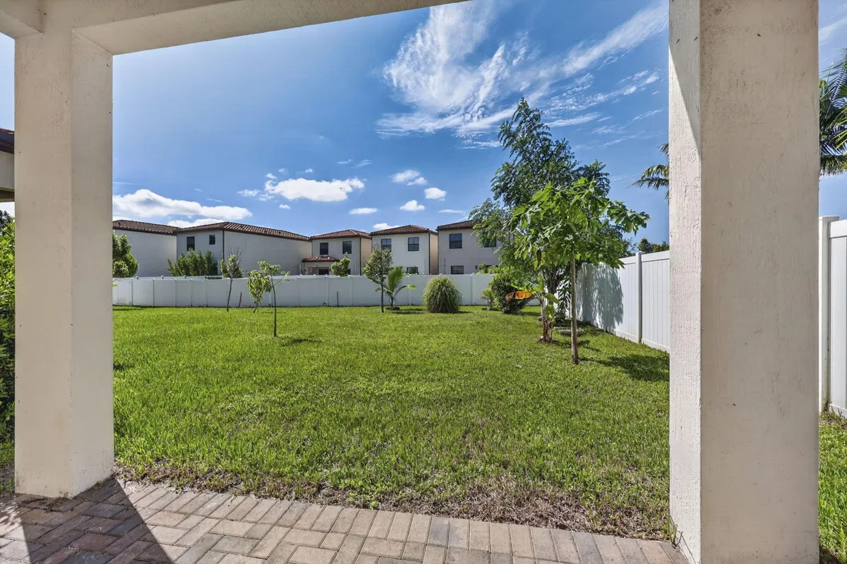 Residence photo 22