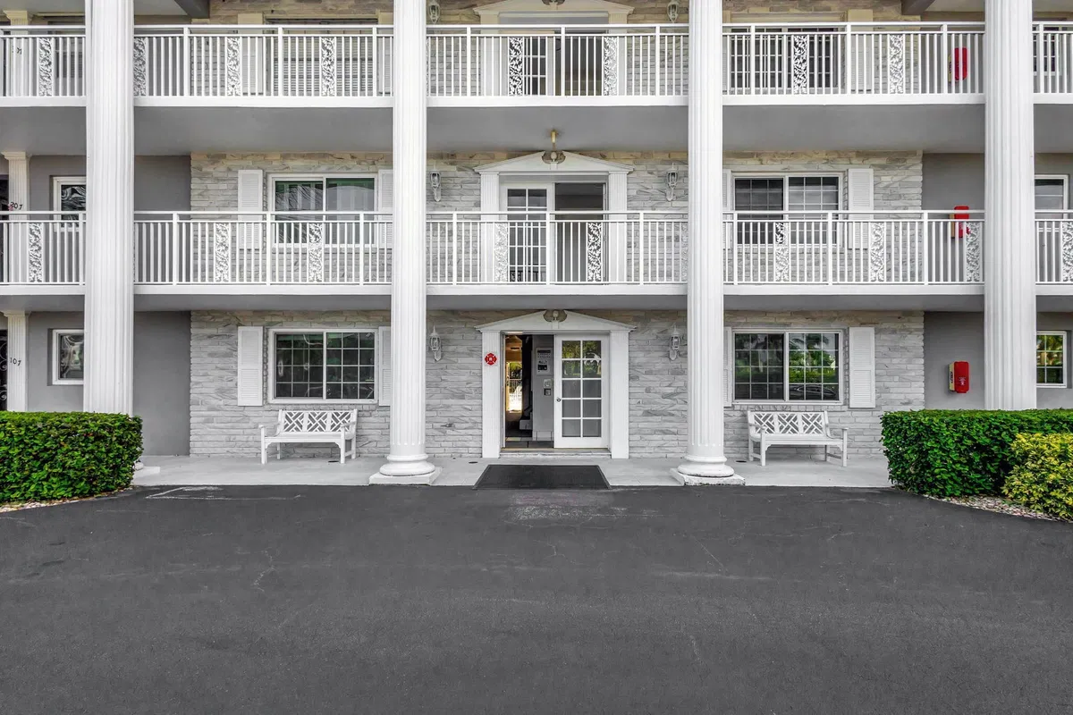 Unit 108 photo 43