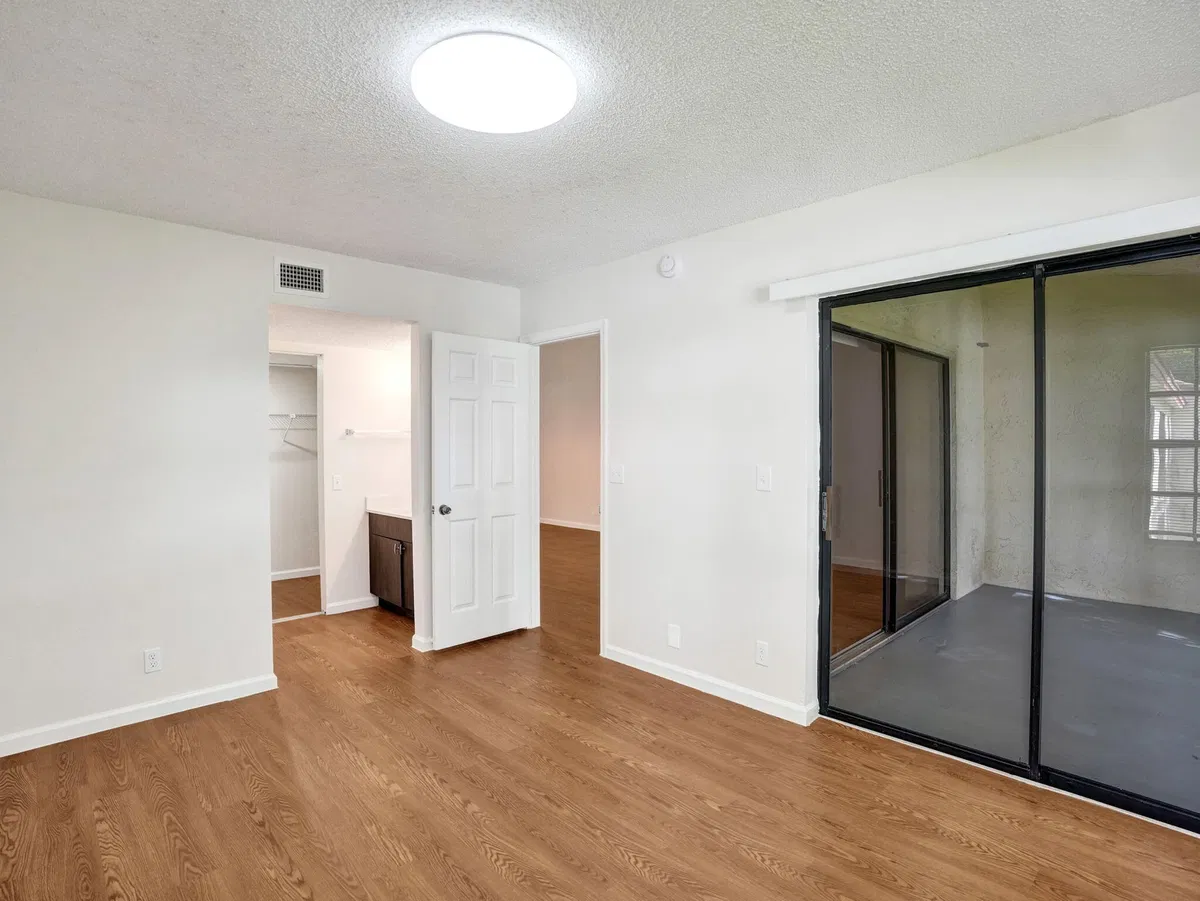 Unit P206 photo 22