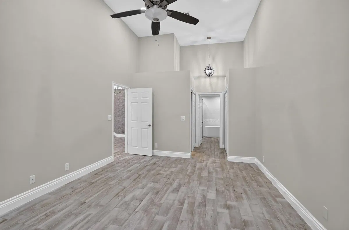 Unit 106 photo 19