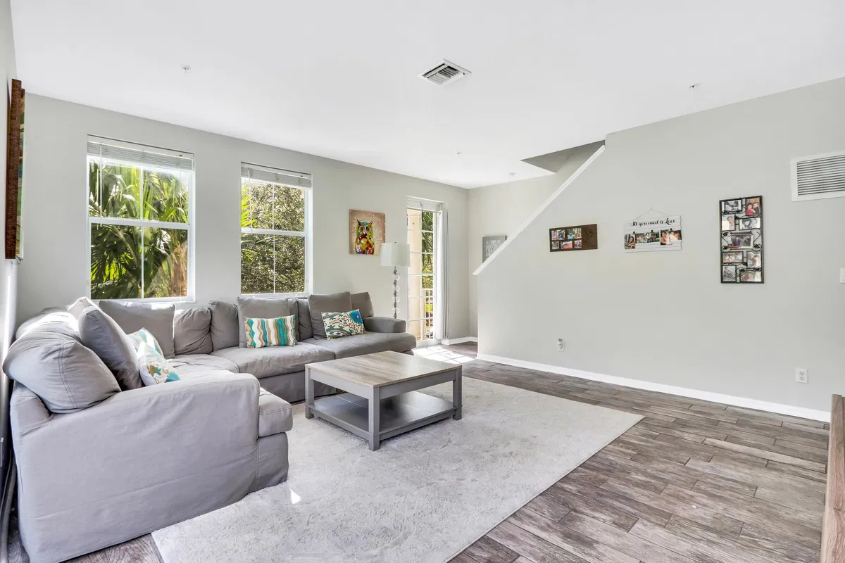 Residence photo 4