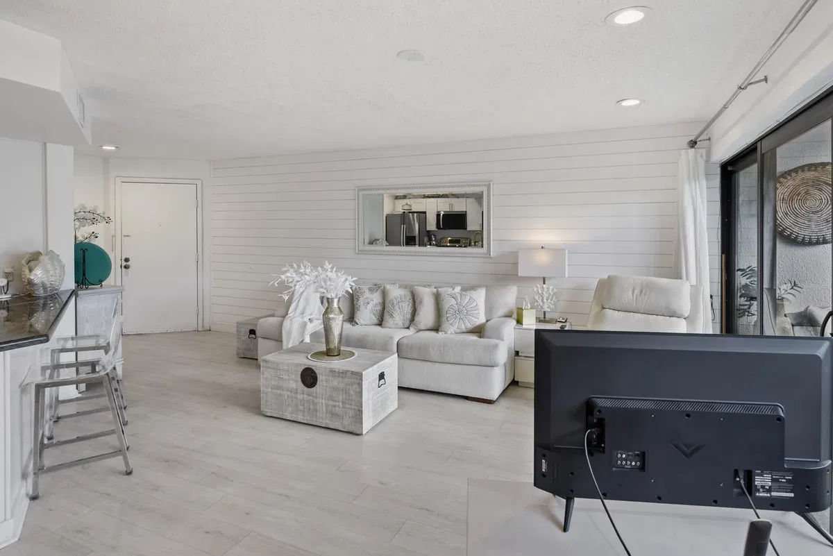  Unit V2-203 photo 10