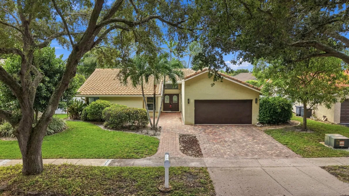 Boca Lago Country Club Homes Residence