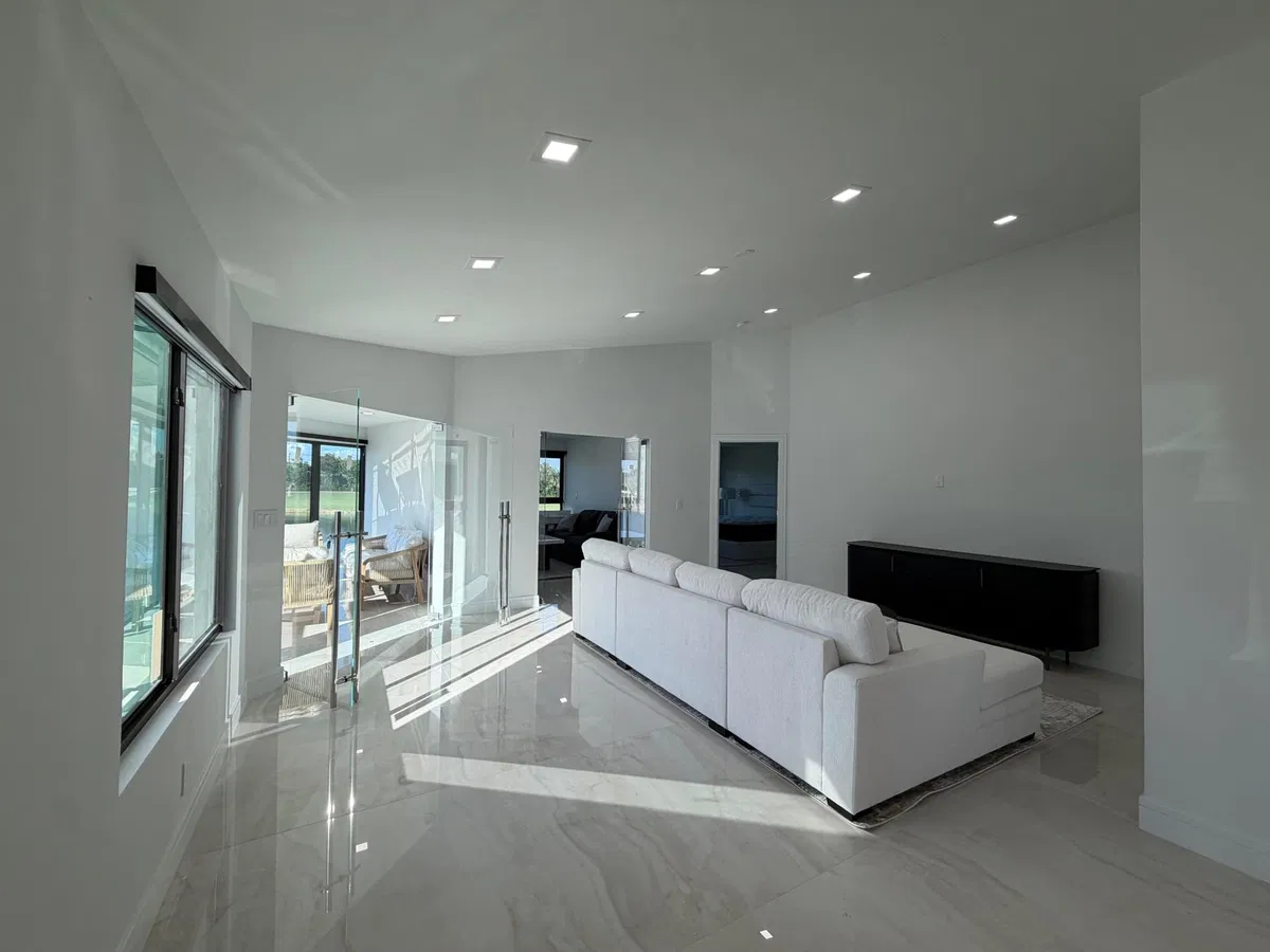 Unit 1805 photo 4