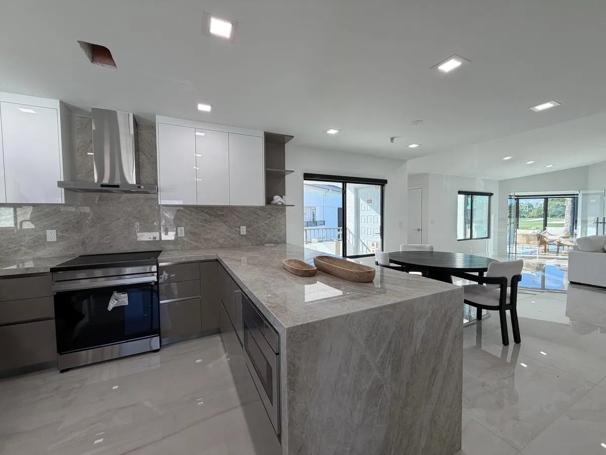 Unit 1805 photo 10