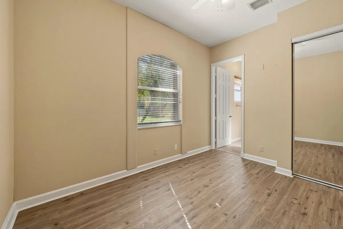Residence photo 16