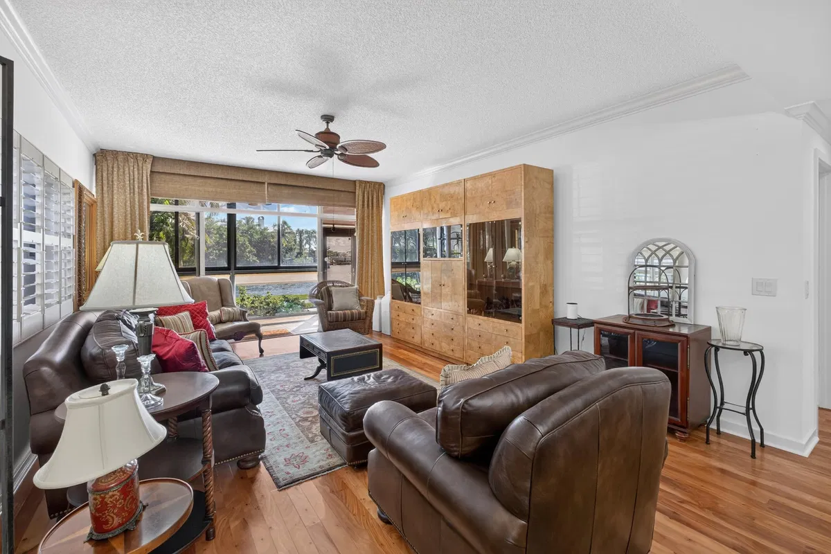 Unit 111 photo 19