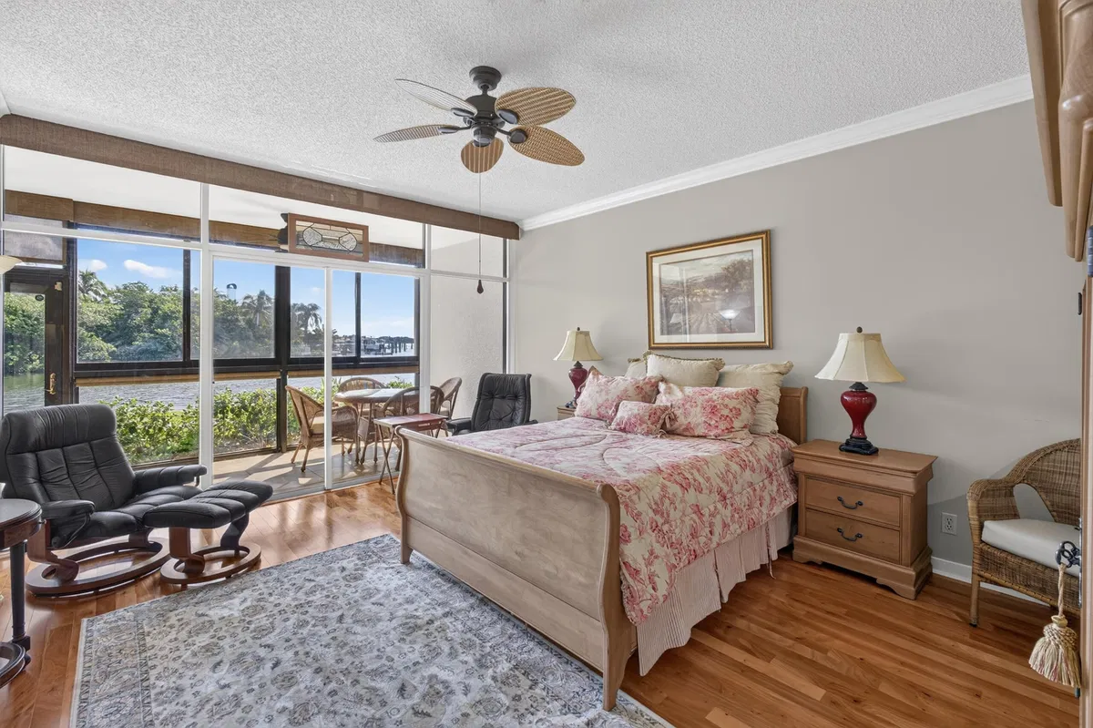 Unit 111 photo 22