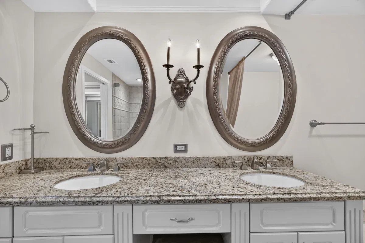 Unit 111 photo 25