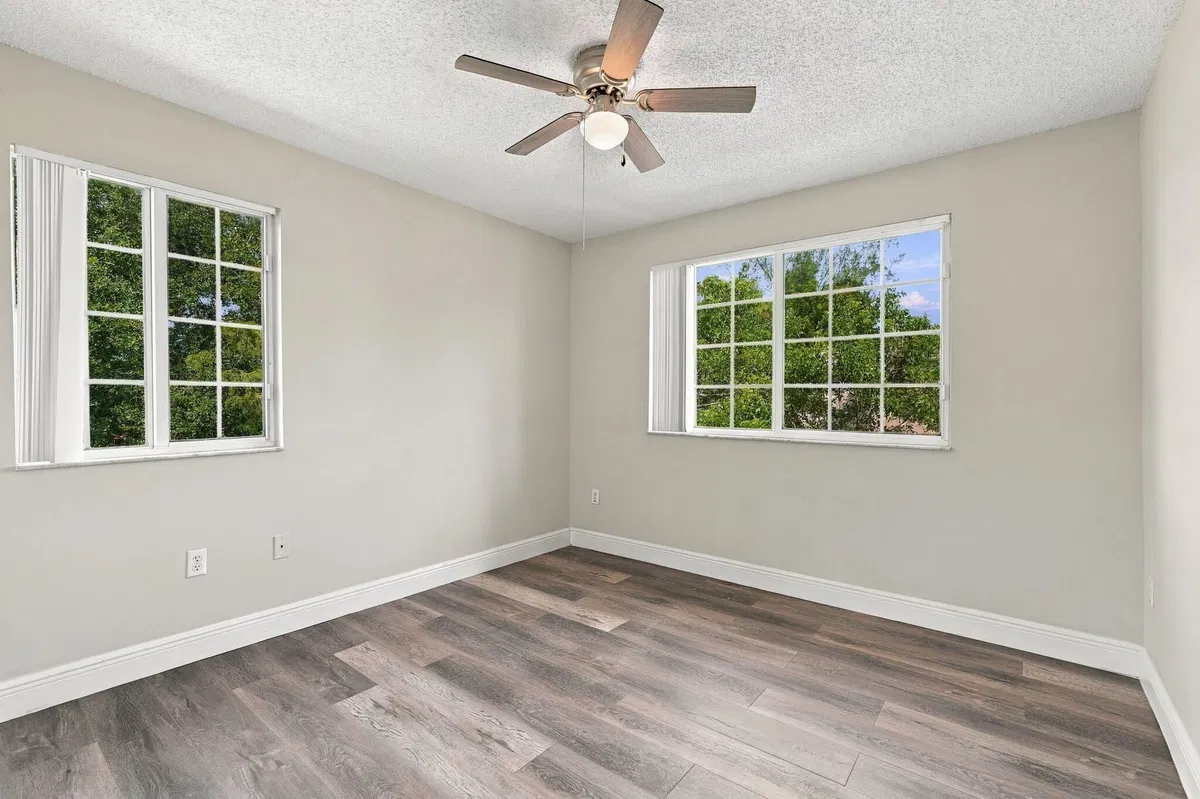 Unit 1410 photo 13