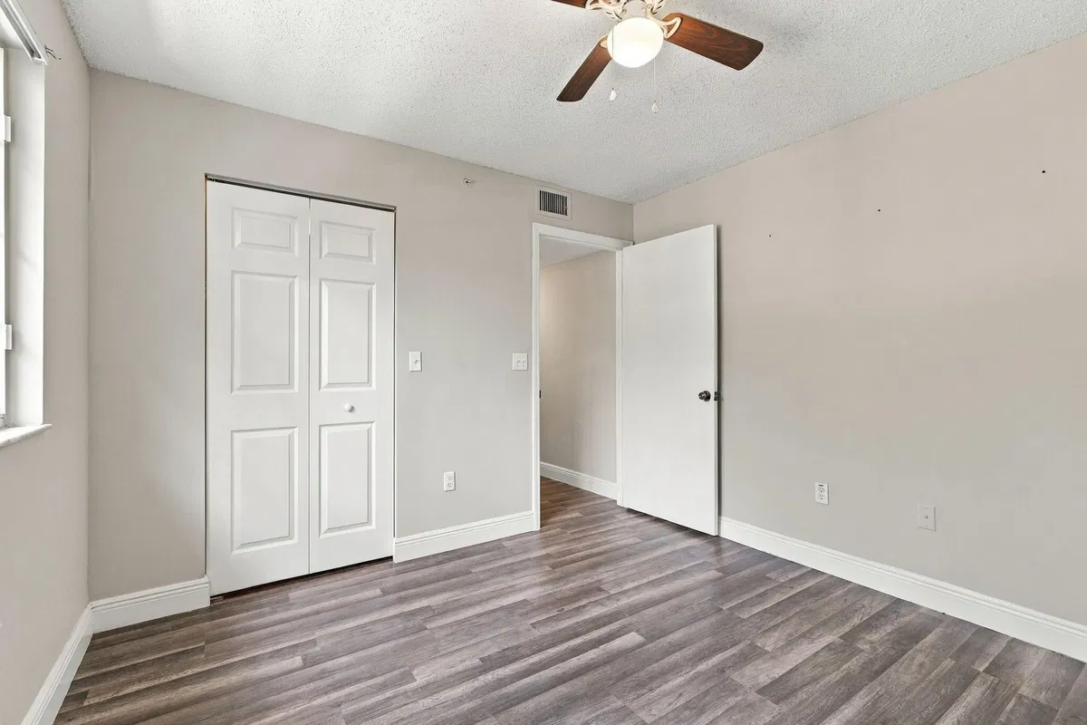 Unit 1410 photo 19