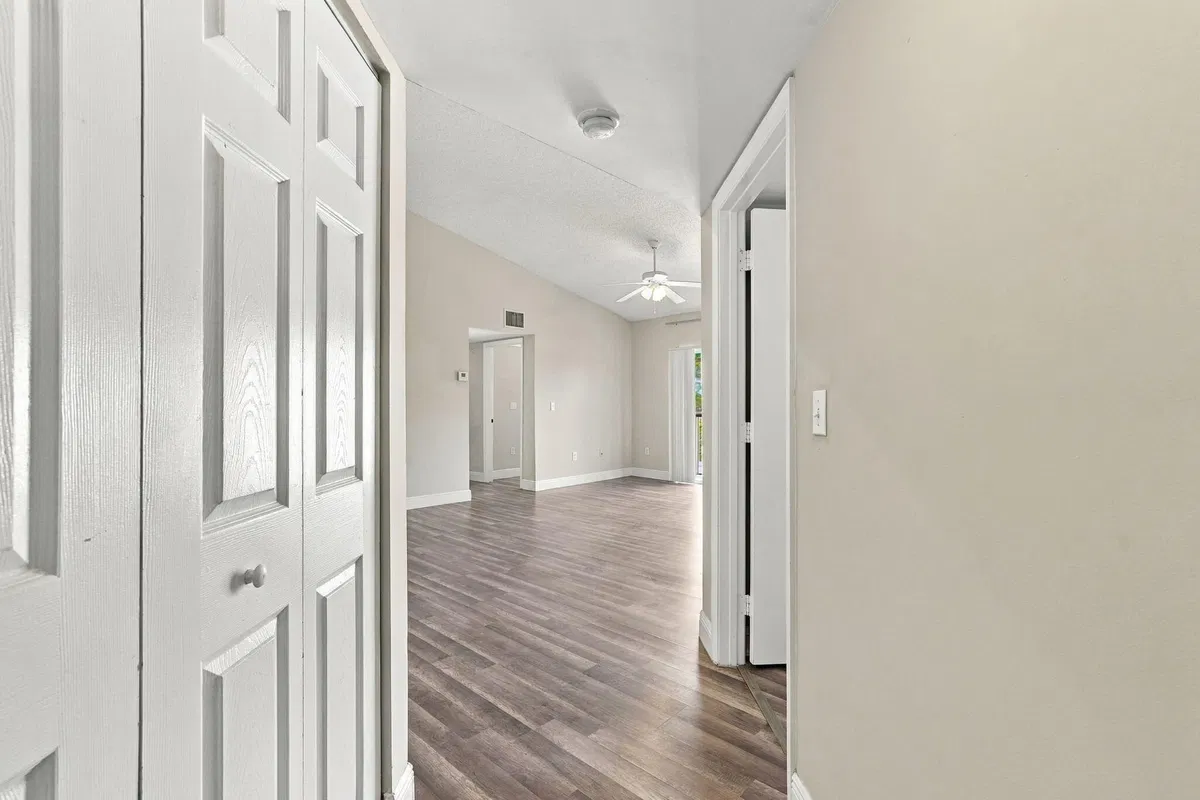 Unit 1410 photo 22