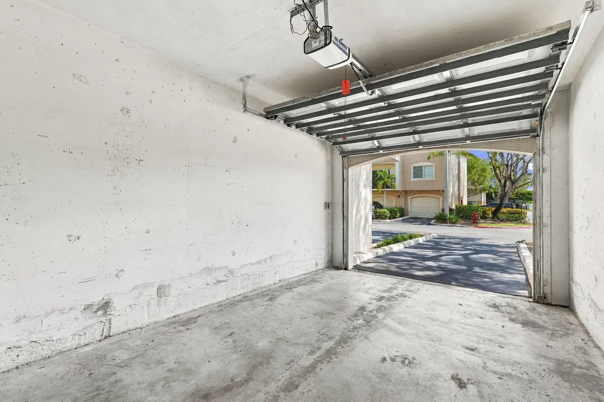Unit 1410 photo 43