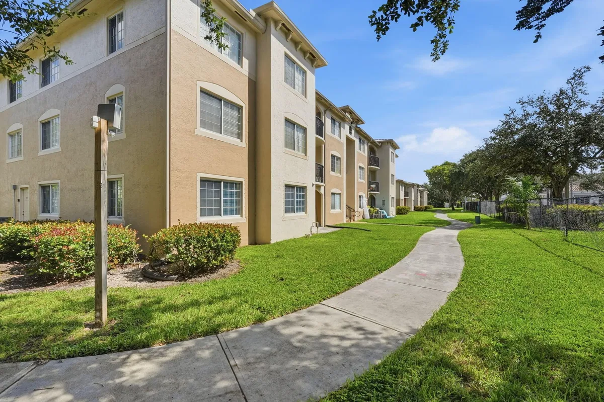 Unit 1410 photo 46