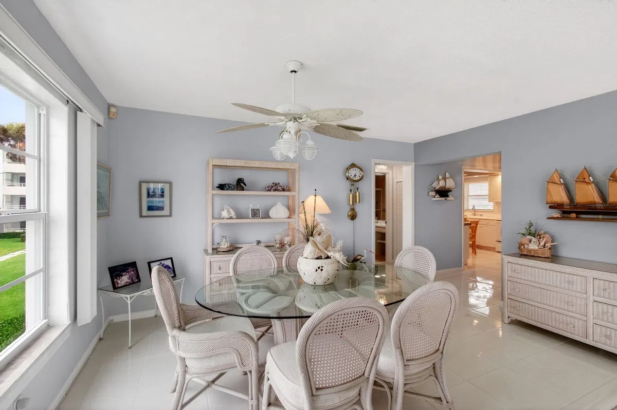 Unit 21 photo 16