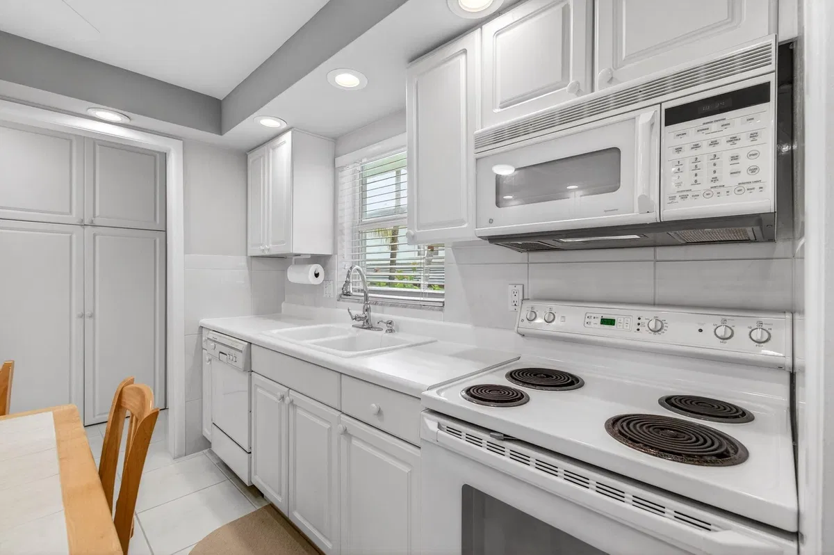 Unit 21 photo 19